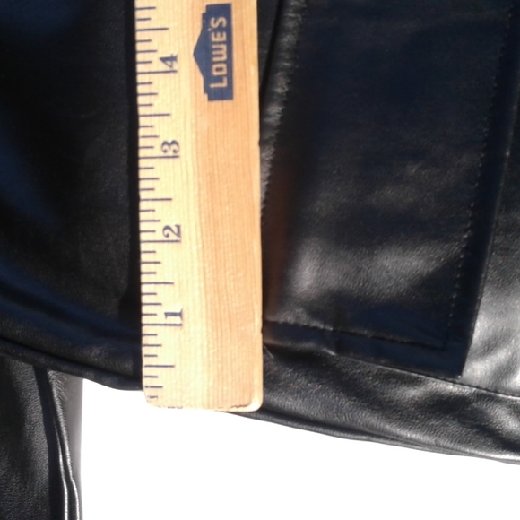 Women's size 4 fake leather pants - Picture 8 of 15